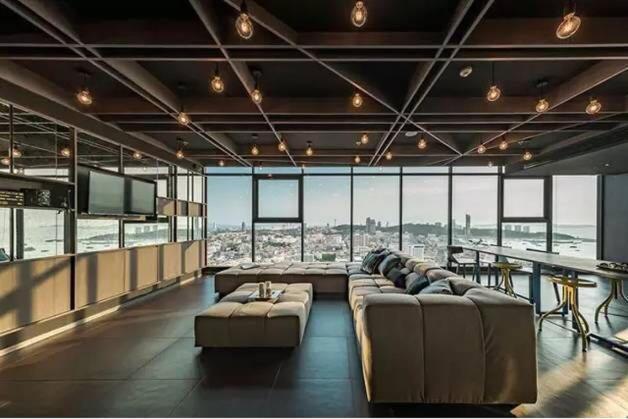 The Base Central Pattaya Seaview Екстериор снимка