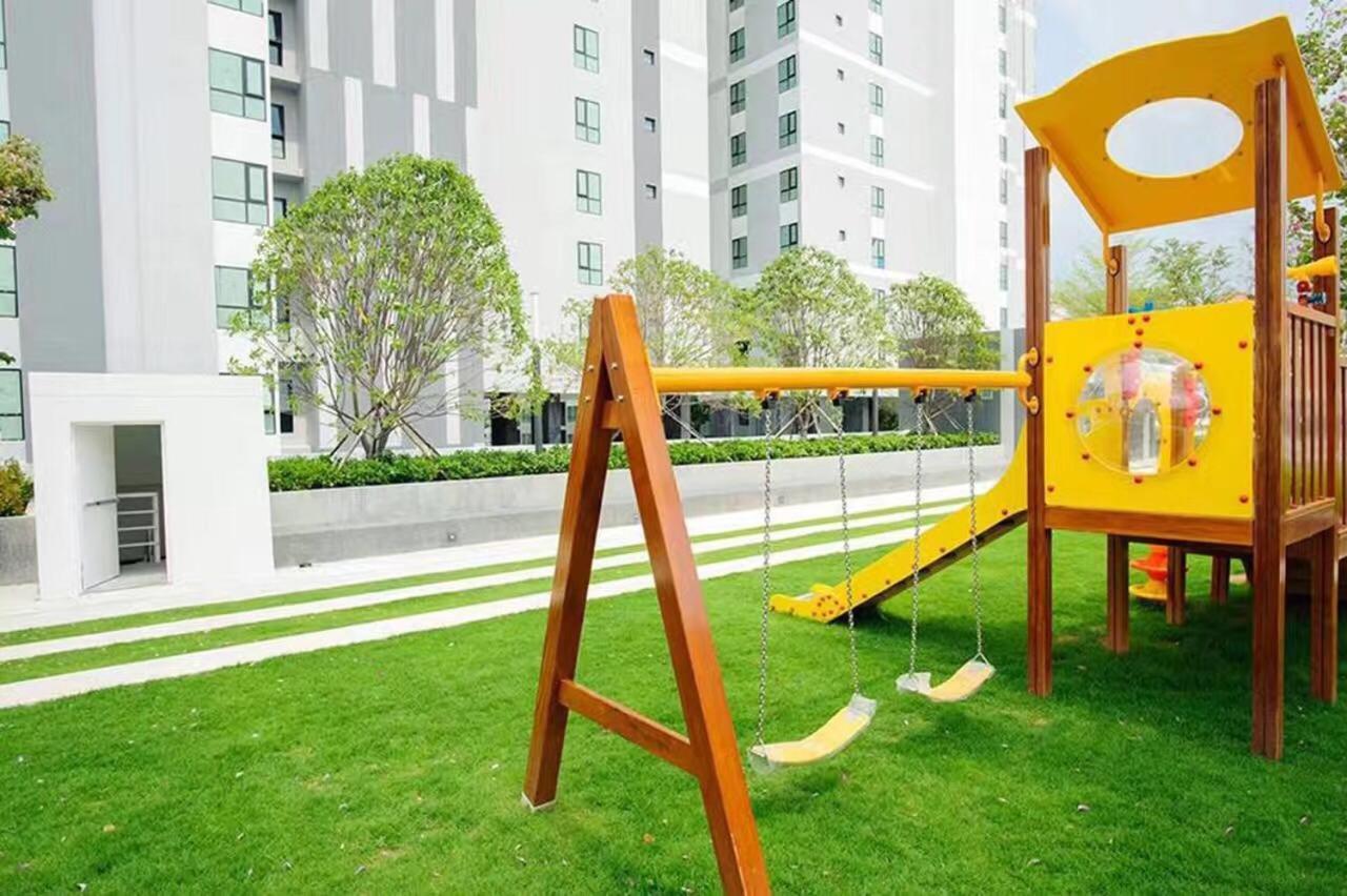 The Base Central Pattaya Seaview Екстериор снимка