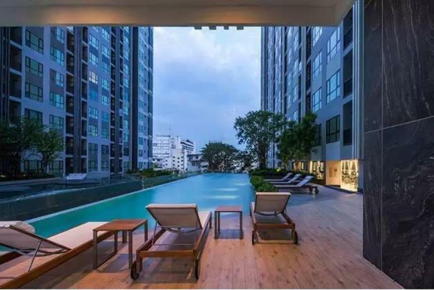 The Base Central Pattaya Seaview Екстериор снимка
